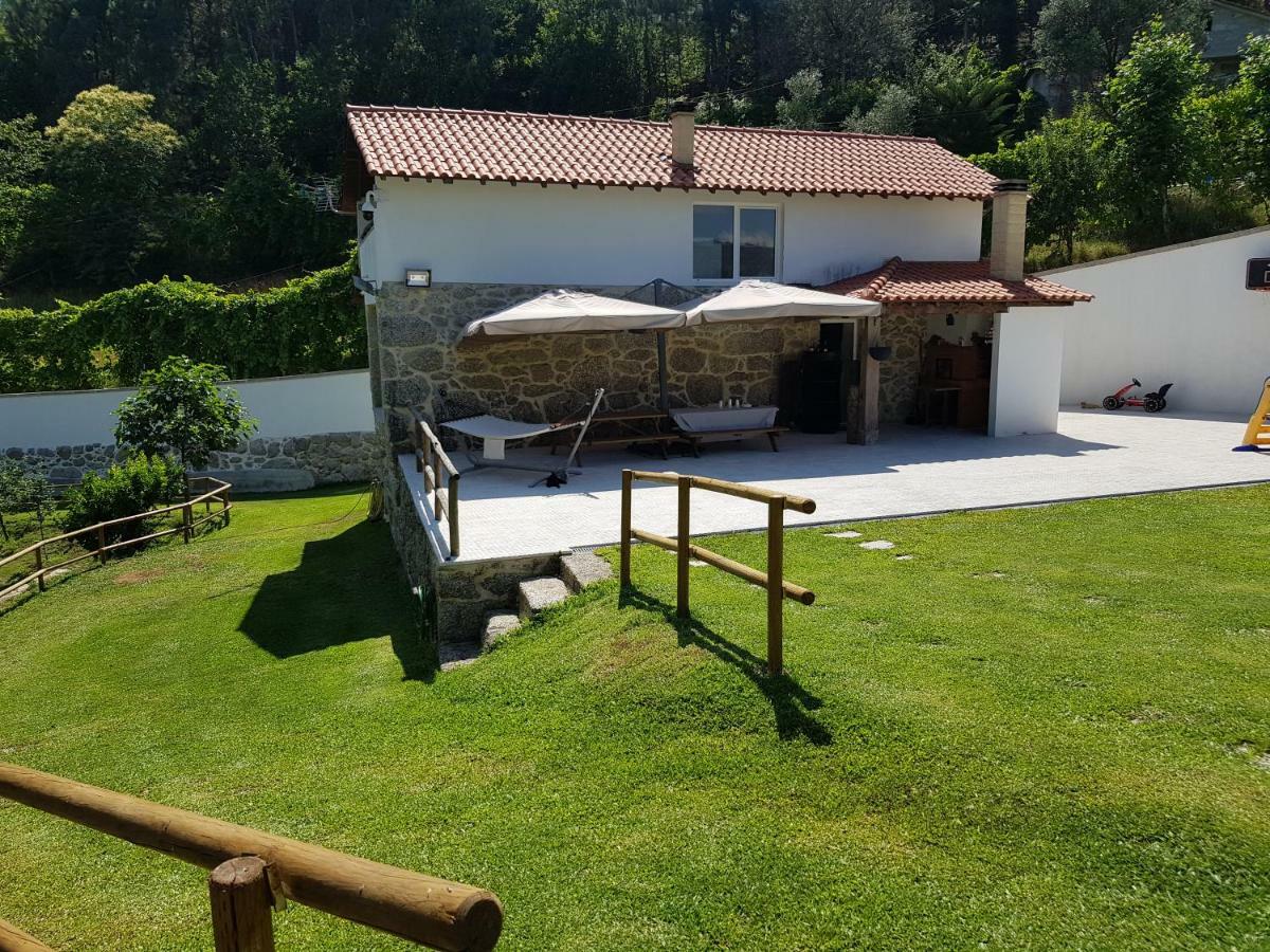 Villa Quinta Da Tormenta -14 Pessoas- Cabeceiras De Basto 2 Casas E Piscina Privada Exterior foto